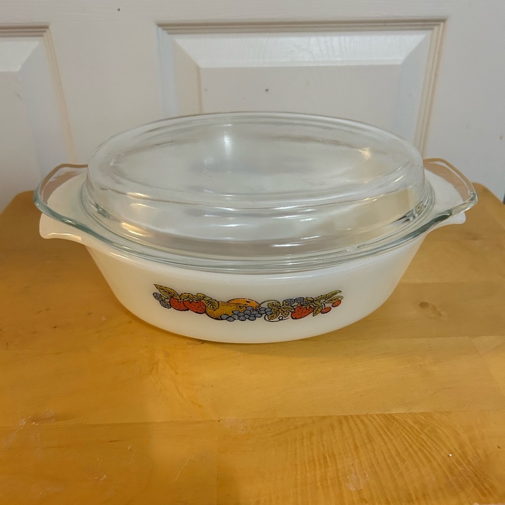 Anchor Hocking Fire-King lidded 1.5 qt casserole